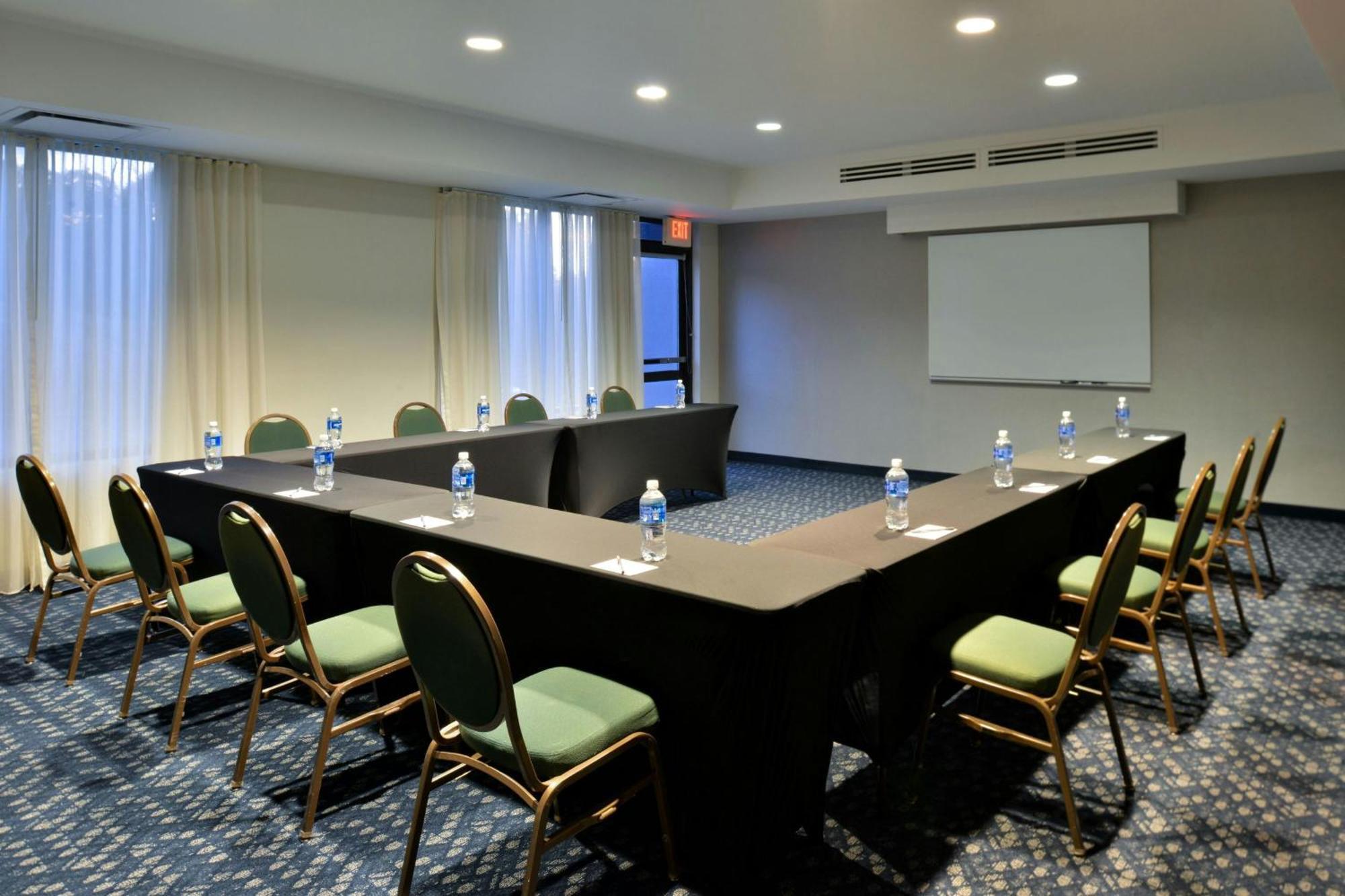 Courtyard By Marriott Harrisburg Hershey Extérieur photo